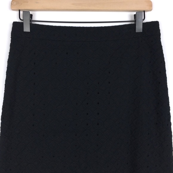 LOFT Skirt Pencil Eyelet Lace Embroidered Solid Black Textured Minimalist Size 4 - Picture 4 of 11